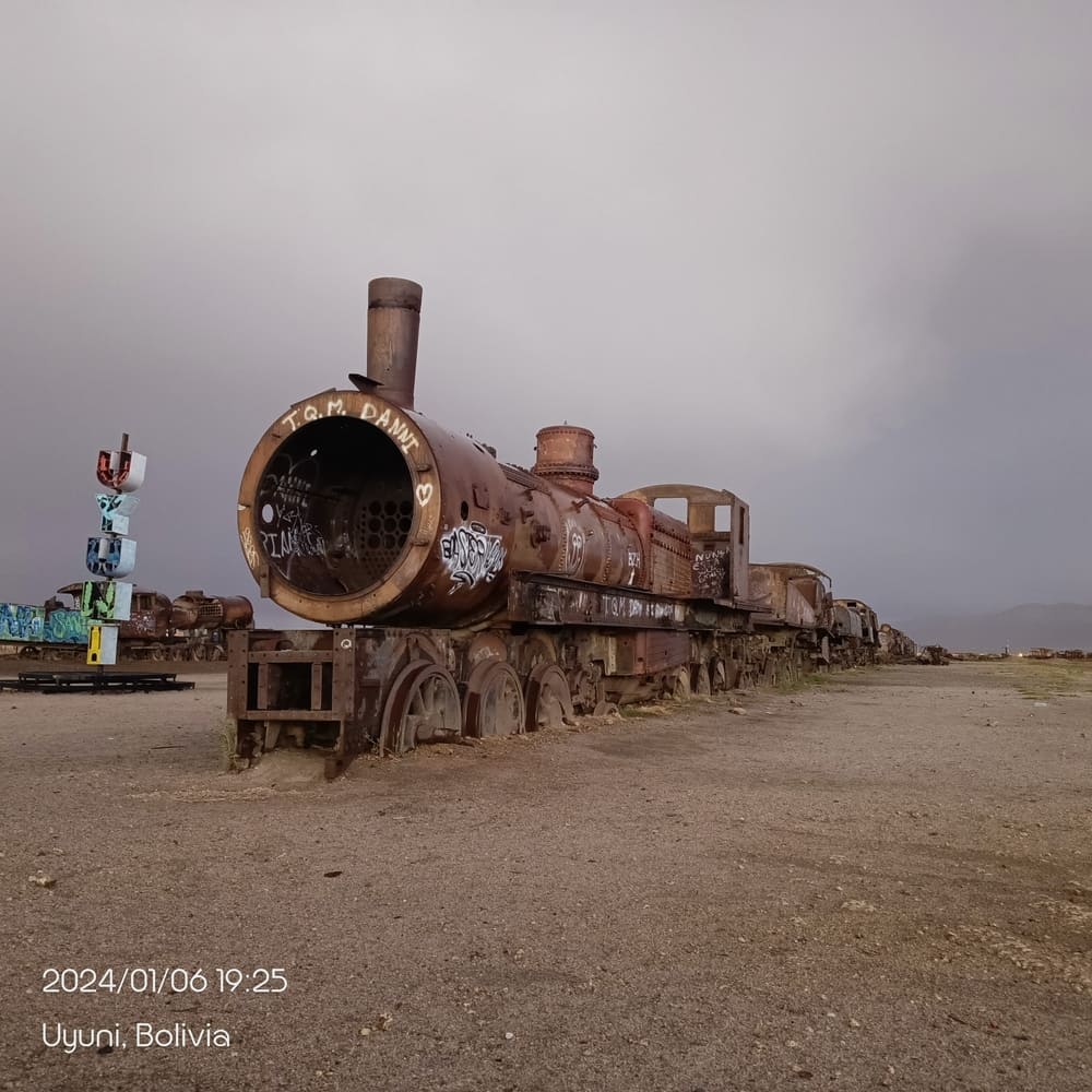 Cementerio de trenes en el Salar de Uyuni